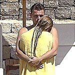 디카프리오 여친과 수영장에서 <b>포옹</b>
