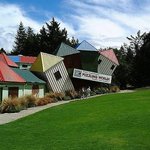 그냥 눈으로 보면 믿기 힘든 신기한 곳! 뉴질랜드의 '퍼즐링월드'...