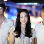 소지섭과 지진희 사이에 낀 부러운 <b>려원</b>