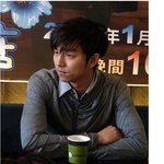 일본에서 쑥대머리 스타일로 변신한 <b>공유</b>