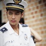 교통경찰이 된 장근석, 제발 <b>수염</b>좀 깎으면 안되겠니?;;