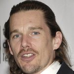 최근 머리 기르신 <b>에단</b> 호크씨