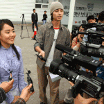 [문근영] ‘사랑의 <b>연탄</b>’ 북한 배달…5만장 육로전달 - 사진모음