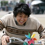 ‘깔끔남’ 박해일 ‘뽀글파마’ 파격변신