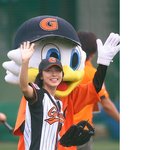 오랜만에 나온 하지원! 어제 야구시구하러 나온 모습~