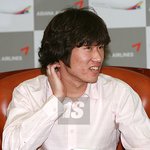 아시아나항공, 박지성과 공식 <b>후원</b>계약