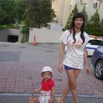 <b>둘째딸</b>과 외출나온 변정수! 핫팬츠입은 각선미 최고!