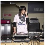 <b>mlb</b> 커플룩 화보... 여자모델 다리 인간이 아냐!