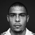 경기 직후 촬영한 축구선수들의 증명 사진