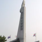 그들을 기리는 이유는~~
