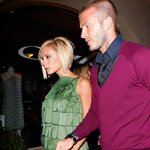 빅토리아 베컴, <b>나뭇잎</b>으로 만든 의상 너무 짧구나