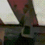 쇼를 하다 무대 밑으로