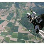 하늘을 나는 남자, 마치 영화속 한 장면 같네요~