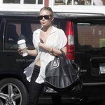 <b>올슨</b> 옷좀 제대로 입으면 안되겠니?