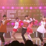 원더걸스 무대 뒤 저 사람의 <b>정체</b>는??