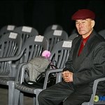딸 김형은 생각에 슬픔에 잠긴 아버지
