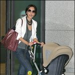 <b>김민</b>, 남편 영화 위해 8개월 된 아이와 한국 온 모습~