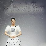 이다해 앙드레김 패션쇼에서 <b>황후</b> 같은 자태