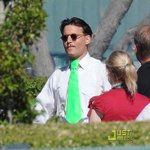 조니 뎁, <b>넥타이</b> 뭐야? 없어서 만든건가~