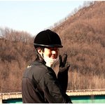 조인성 최근 쌍화점 촬영 준비로 말타는 모습~