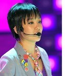 보이쉬한 매력의 윤하! 완전 미소년삘로 노래하네~