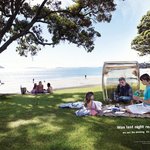 <b>술잔</b>에 갇힌 아내와 창밖만 보는 남편