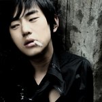 유리왕자 안용준 일본 수출화보서 남성미 <b>발산</b>