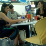 브루스 윌리스와 <b>데미</b> 무어. 식당에서 몰래찍은 사진?