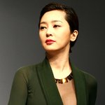 누구세요? 이승연? <b>패션쇼</b>서 공개한 가슴라인..