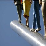 하늘로 걸어 올라가는 사람들