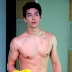 데니스 오의 화끈한 몸매 문신 <b>위치</b>가