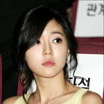 노란 원피스 입은 박한별의 빛나는 <b>물</b><b>광</b>피부!