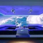 <b>런던</b> 최첨단 영상바 오픈