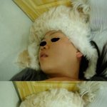 이 더운날 왜 <b>모자</b>를 쓰고 주무시지?