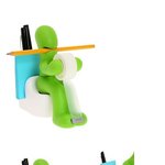 변기에 앉은 <b>사무</b>용품 보관대