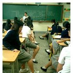 [여학생들의 <b>준비자세</b>] 밥먹기 5초전ㅋㅋ..종치면 책상 다엎어지고...
