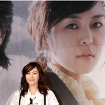 입 다문 <b>모양</b>이 너무 어색한 이하나, 차라리 그냥 웃어~