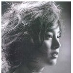 김태희, 쑥대머리 하고 <b>맨발</b>로 바닥에 앉은 헝클어진 모습;