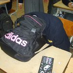 어두워야 잠 잘<b>수</b> 있는 <b>학생</b>