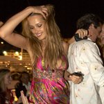 <b>페트라</b> 넴코바, 무릎위 40cm 초미니로 화제!