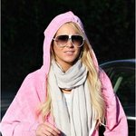 <b>벼룩</b>시장에 간 린제이로한, 핑크후드티 예쁘네~