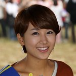 롱다리 미녀스타 한영, <b>사인</b>하면서 샤방미소 날려주네