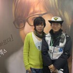 토니안과 <b>여자경찰</b>. 수줍은 미소
