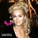 패션감각 상실한 <b>샤론</b> 스톤..