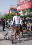 하이힐 신고 다니는 중국남자