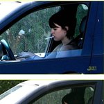 살 많이 빠진 <b>데미</b>무어 딸, 차에 앉자마자 담배꼬나물기?