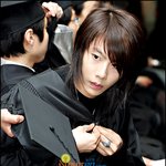 박효신, 학사모 쓰고 진지하게 졸업식 <b>참석</b>!