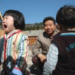 애기 울린 노간지 님...ㅠㅠ 표정이 대박이네~