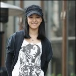 려원의 스키니 진 입고 섹시한 <b>포즈</b>~허벅지 의외네