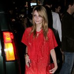 미샤 바튼, 빨간 드레스 입고 <b>mr</b>. chow's 에서